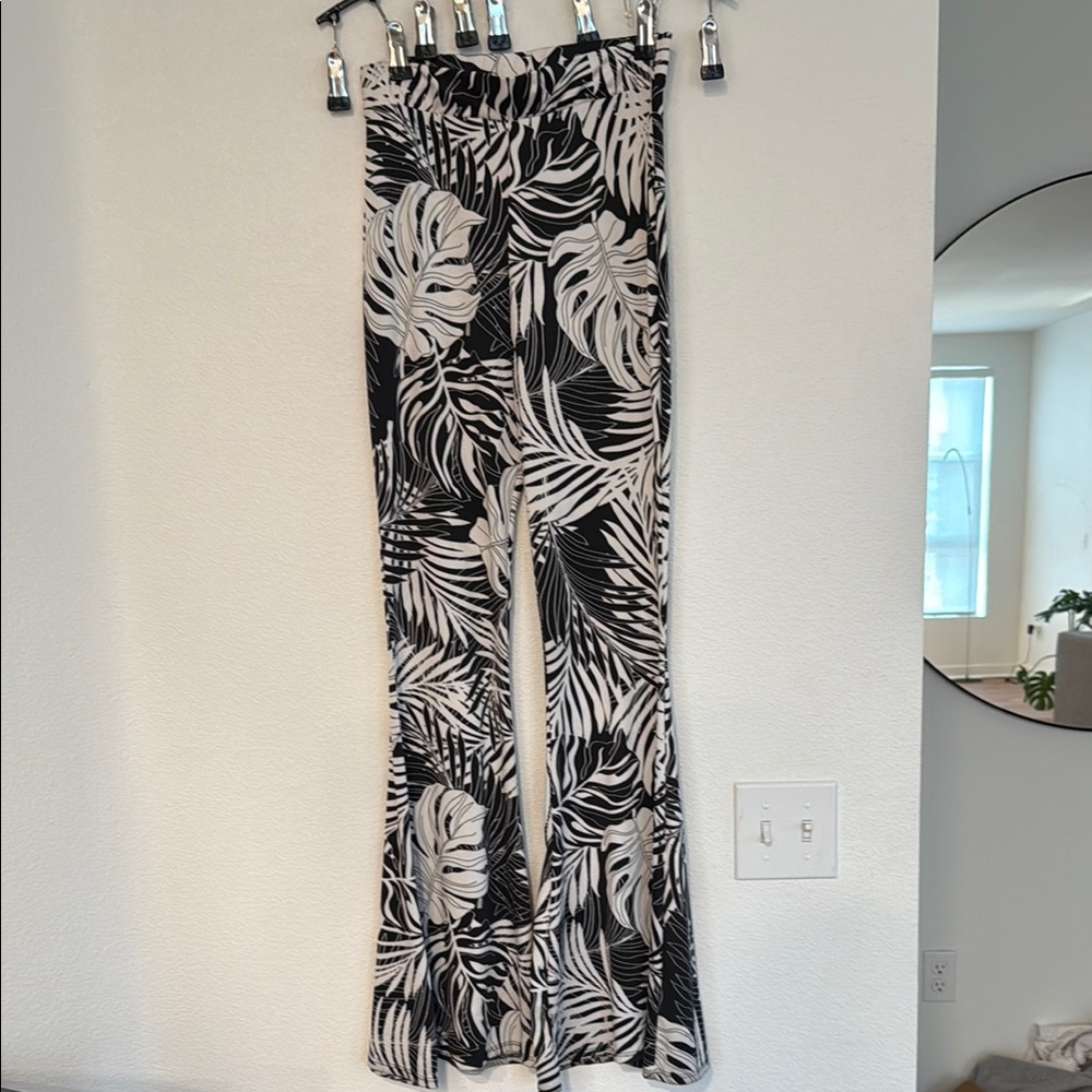 Black and White Leaf Print Women's Pants